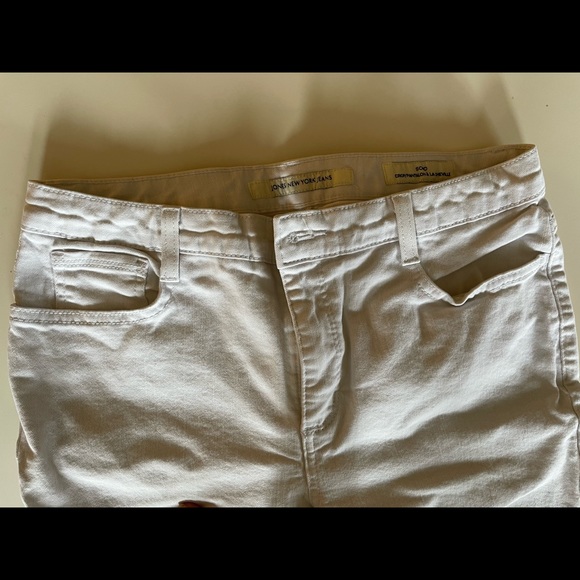 Jones New York white Capris - Picture 4 of 4